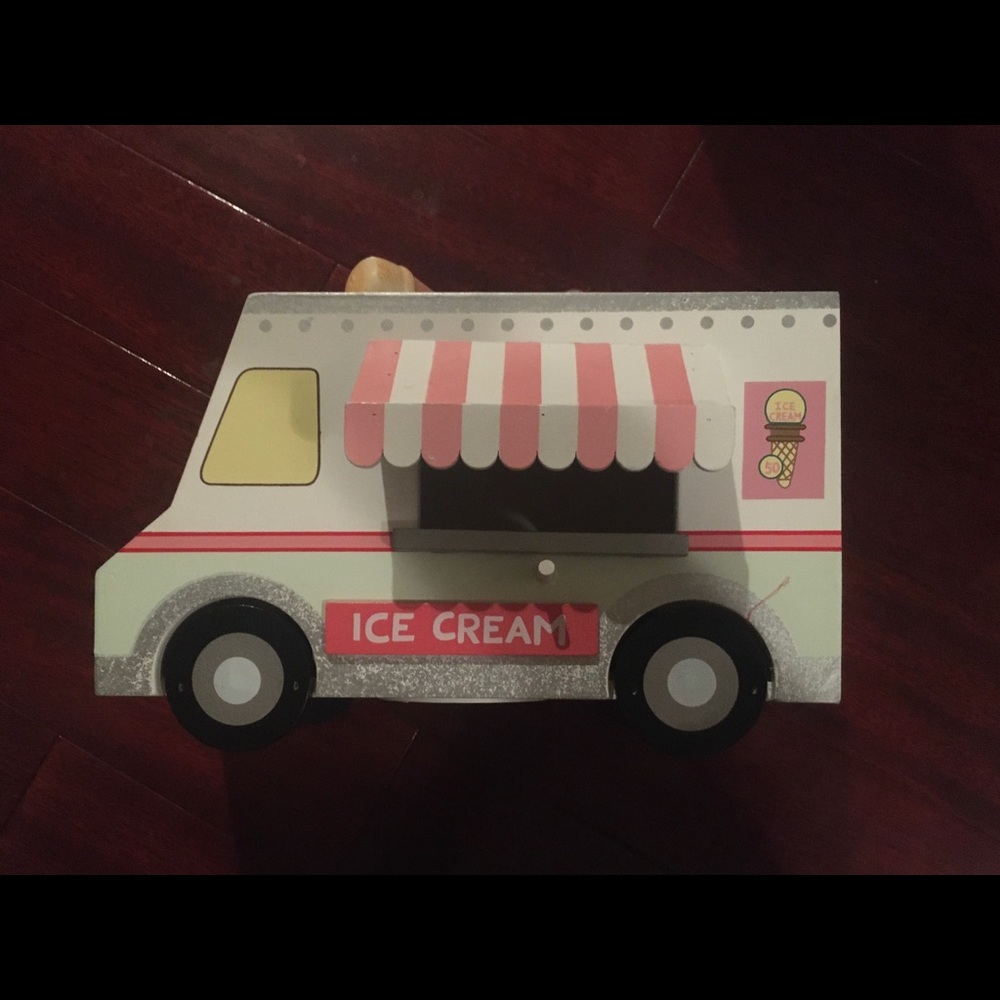 NW ICE CREAM TRUCK BIRD HOUSE